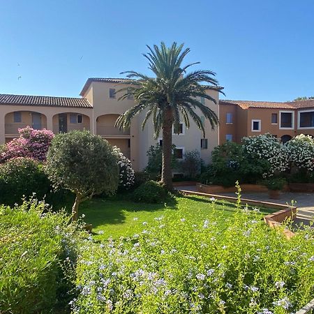 קוגולין 2 Bedrooms, 15 Min Walk To Beach, Ac, Pool & Fiber Internet In A Quiet, Private Gated Domain 5Kms To St Tropez מראה חיצוני תמונה