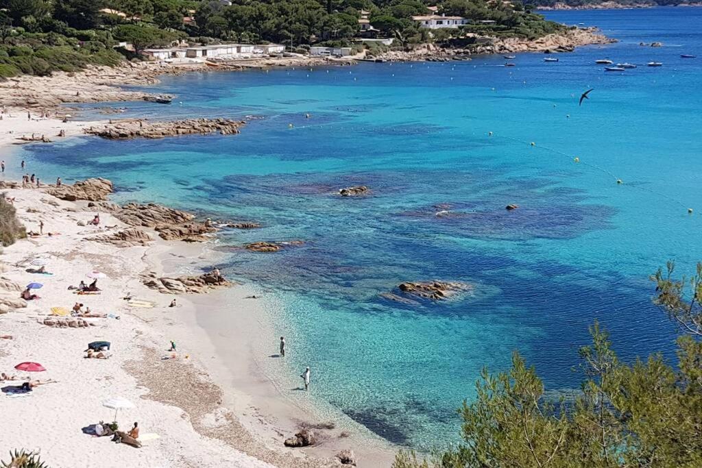 קוגולין 2 Bedrooms, 15 Min Walk To Beach, Ac, Pool & Fiber Internet In A Quiet, Private Gated Domain 5Kms To St Tropez מראה חיצוני תמונה