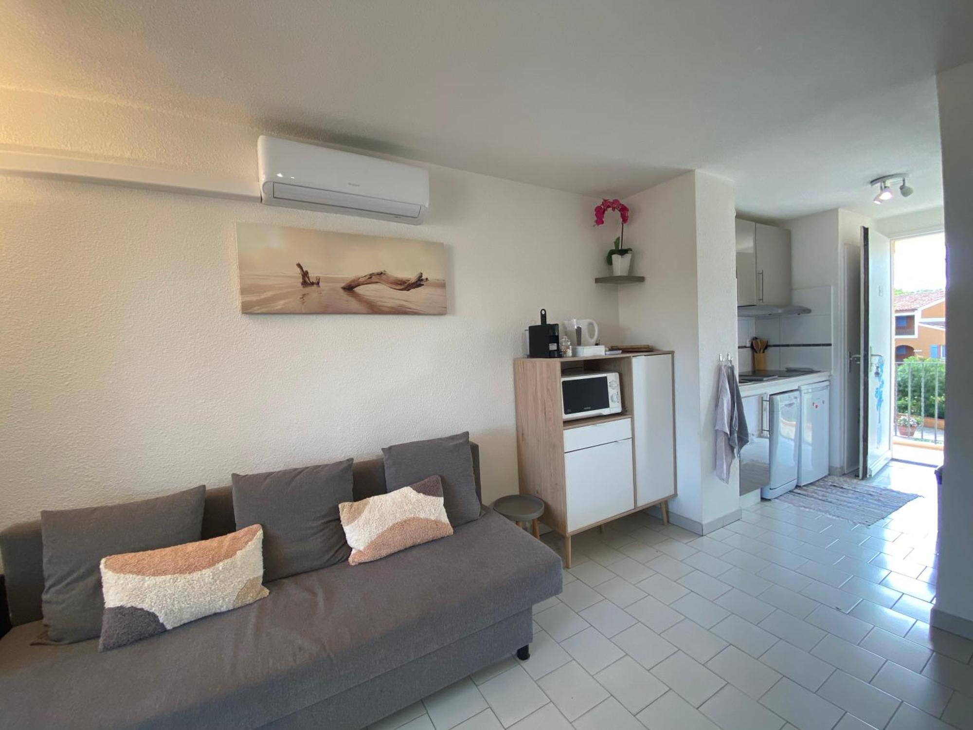 קוגולין 2 Bedrooms, 15 Min Walk To Beach, Ac, Pool & Fiber Internet In A Quiet, Private Gated Domain 5Kms To St Tropez מראה חיצוני תמונה