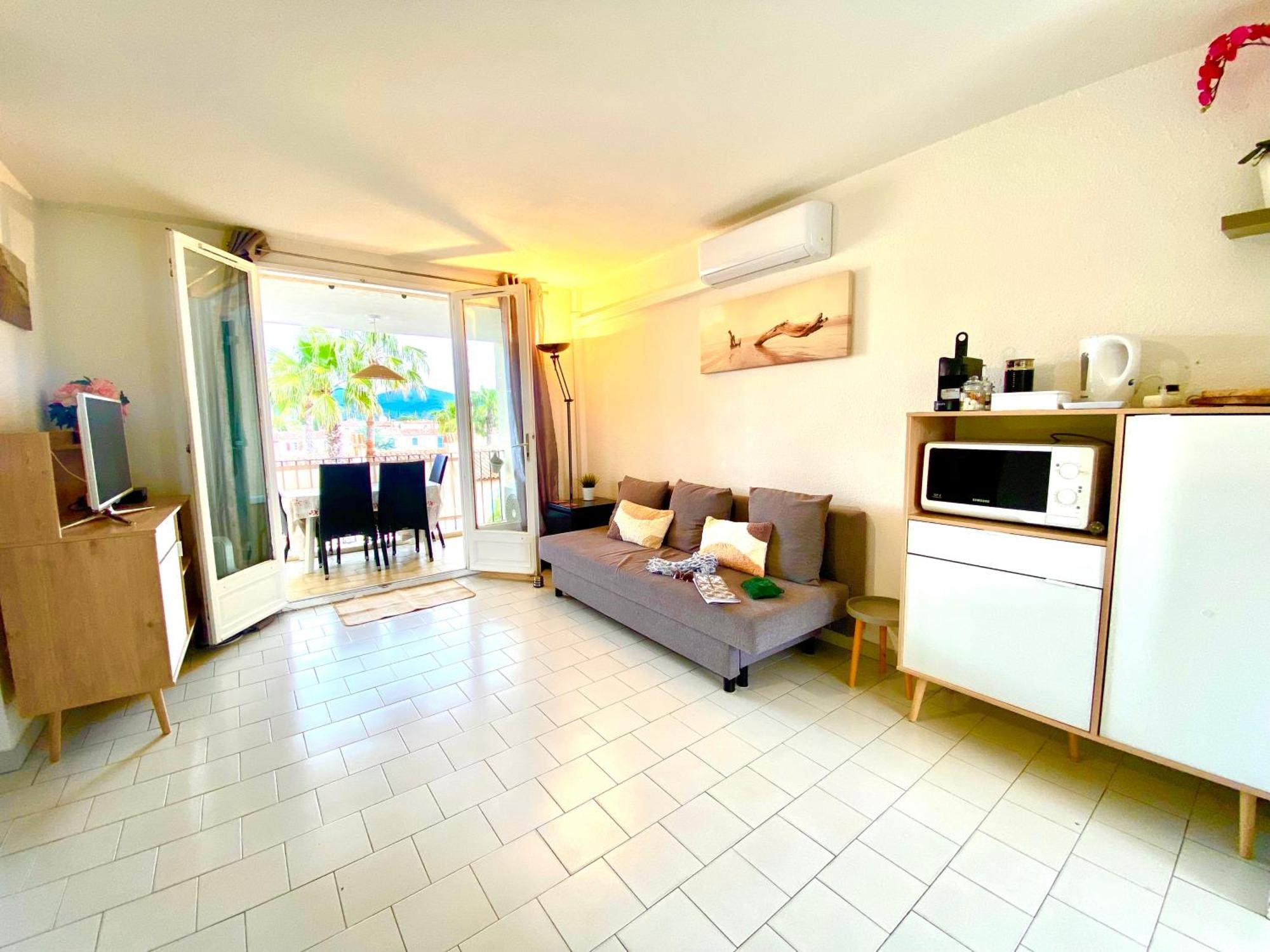 קוגולין 2 Bedrooms, 15 Min Walk To Beach, Ac, Pool & Fiber Internet In A Quiet, Private Gated Domain 5Kms To St Tropez מראה חיצוני תמונה